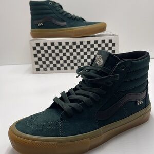 Vans WMNS Skate Sk8-Hi Green/Gum
VN0A2Z3317P
Sneakers